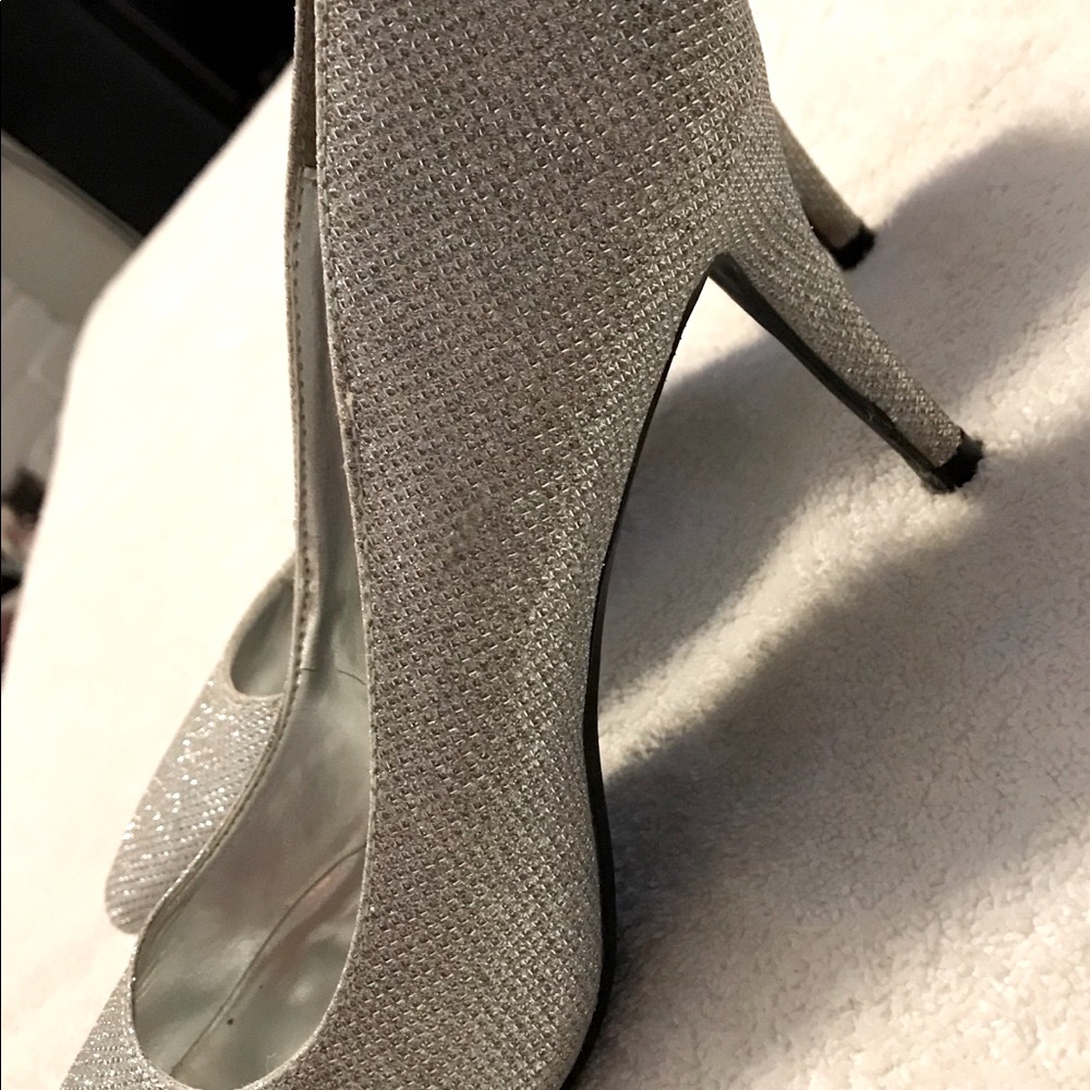 Almost Brand New Sparkly Silver Heels By 143 GIRL - Box 54